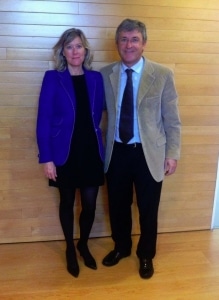 El Dr. Francisco Carmona con Belén Pajares en el Ayuntamiento de Barcelona