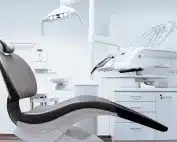 Disfruta de una bonita sonrisa con un dentista de confianza. Clínica SmileUp