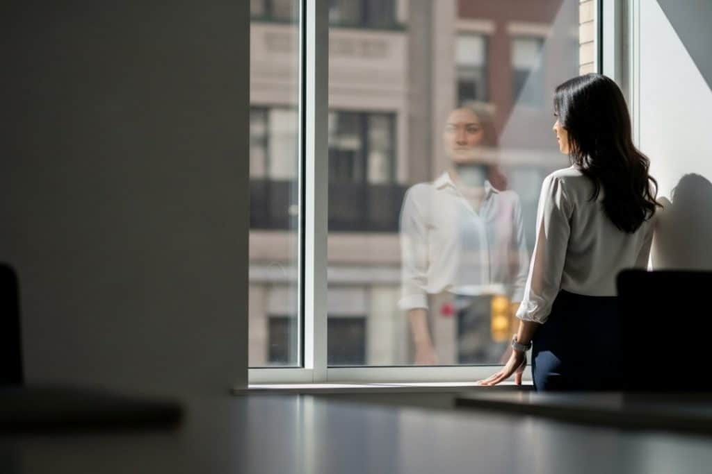 Baja por Endometriosis en España: Un Año de Implementación y sus Desafíos Prácticos para las Pacientes